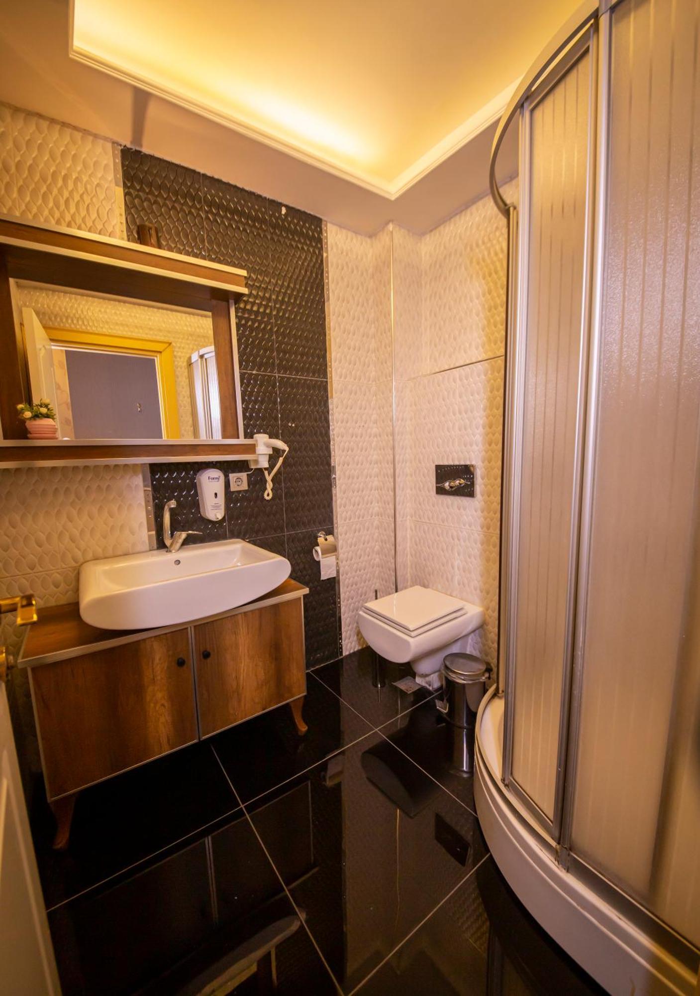 Royal Garden Suite And Hotel Istambul Exterior foto